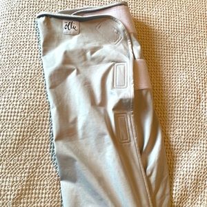 The OLLIE SWADDLE (perfect condition)